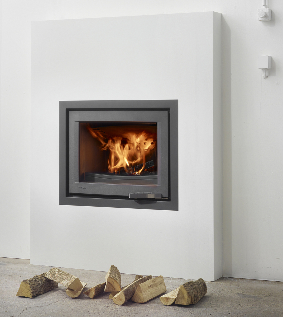 LORFLAM foyer insert bois XP54 ventilé sur coffre feu double combustion